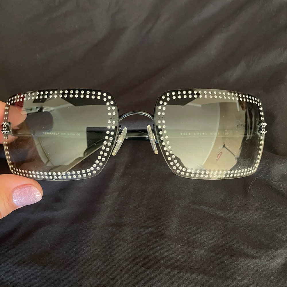 NWOB - Chanel 4105-B Rimless Rhinestone
Gradient Sunglasses